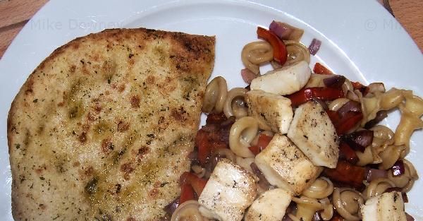 Halloumi, pasta, vegetables