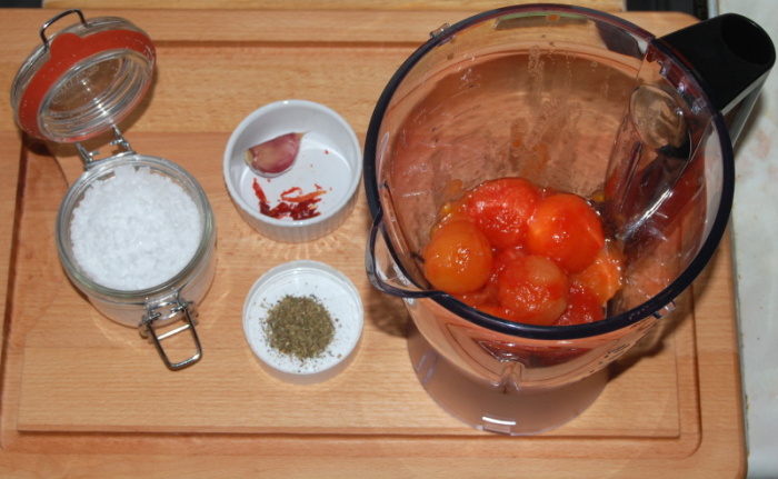 Tomato sauce ingredients