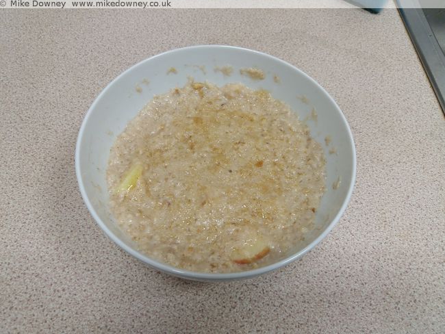 Apple and cinnamon porridge